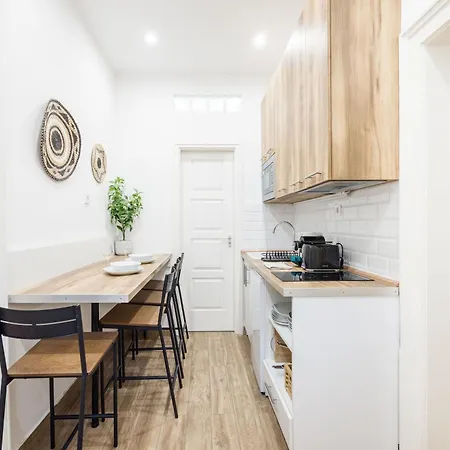 Compact Two-bedroom Retreat With Ac & Free Parking Lägenhet Budapest
