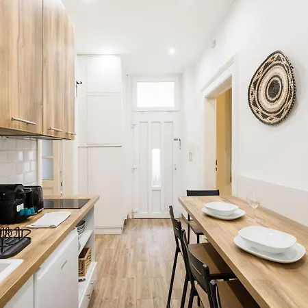 Lägenhet Compact Two-bedroom Retreat With Ac & Free Parking *