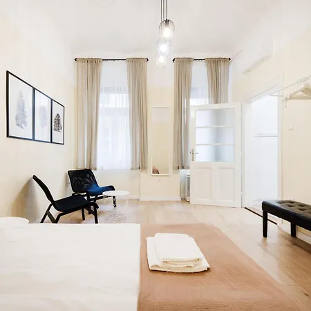 아파트 Compact Two-bedroom Retreat With Ac & Free Parking