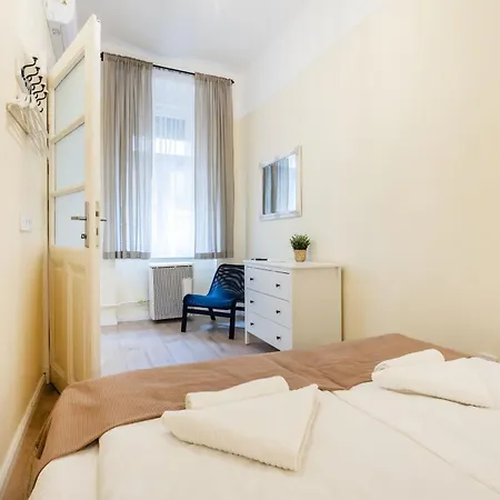 Compact Two-bedroom Retreat With Ac & Free Parking Apartment *