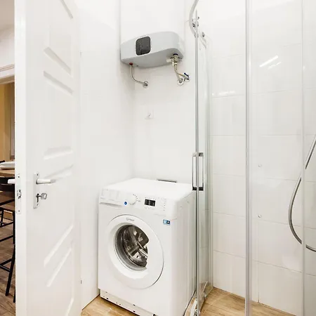 Compact Two-bedroom Retreat With Ac & Free Parking Apartment