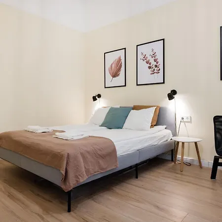 Compact Two-bedroom Retreat With Ac & Free Parking Apartment *