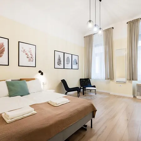 Perfectly Compact - Two Bedrooms With Ac & Parking * Budapest