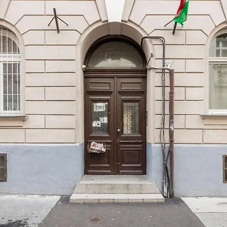 Perfectly Compact - Two Bedrooms With Ac & Parking * Budapest