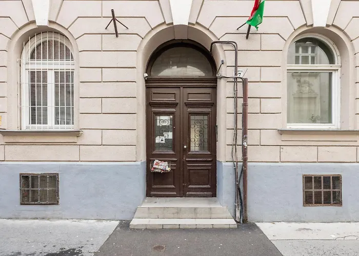 Compact Two-bedroom Retreat With Ac & Free Parking * Budapeşte