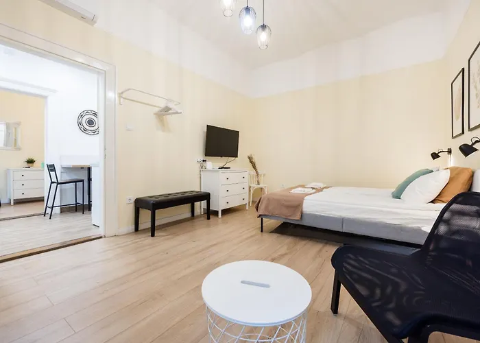Compact Two-bedroom Retreat With Ac & Free Parking Apartament
