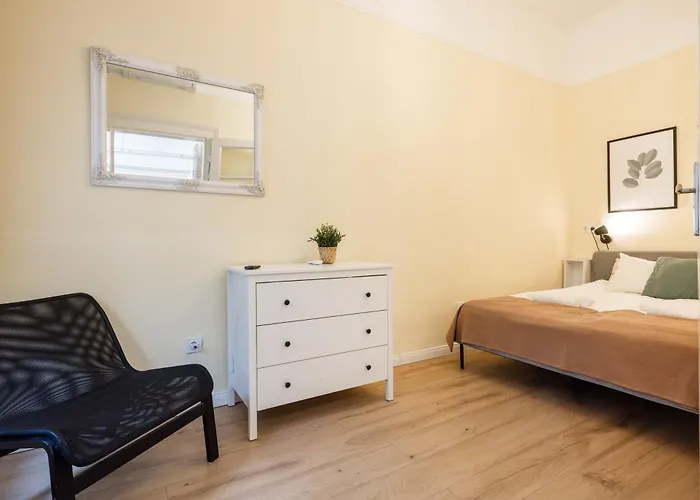 Compact Two-bedroom Retreat With Ac & Free Parking Apartament